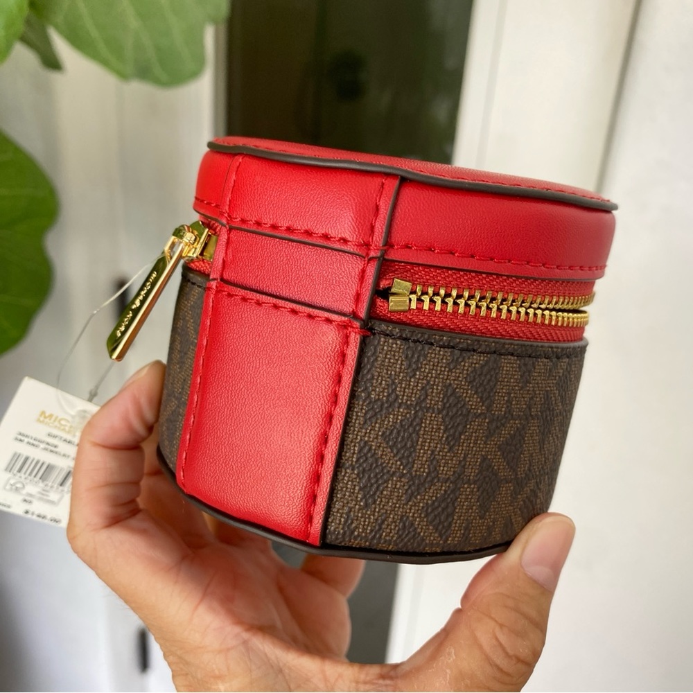 Limited‼️ Michael Kors jewelry box in red - Picture 5 of 10